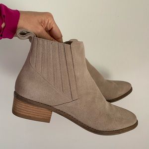 Dolce Vida Low Heal Beige Bootie sz 8.5